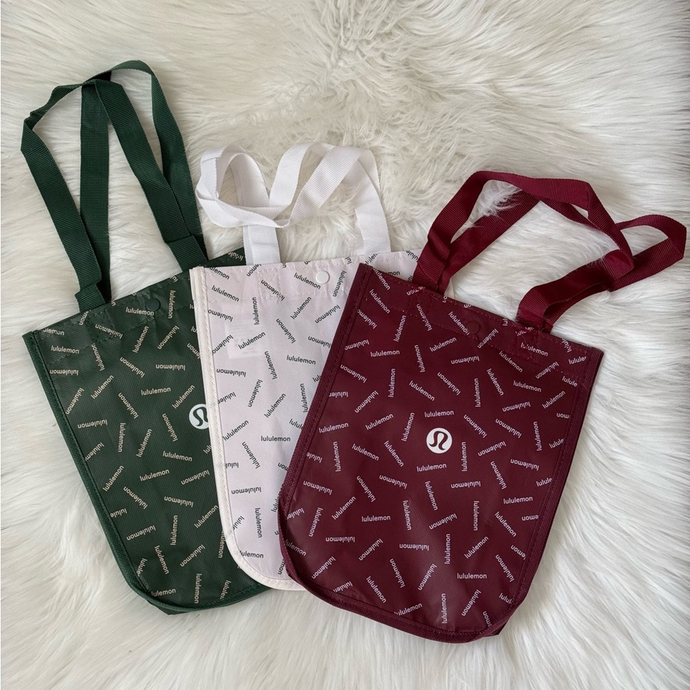Lot of 3 New LULULEMON Holiday 2023 Small Shopper Reuseable Bags Green Red White